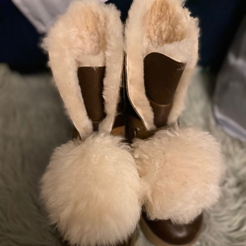 COPY - UGG Isley patent waterproof boot VERY RARE